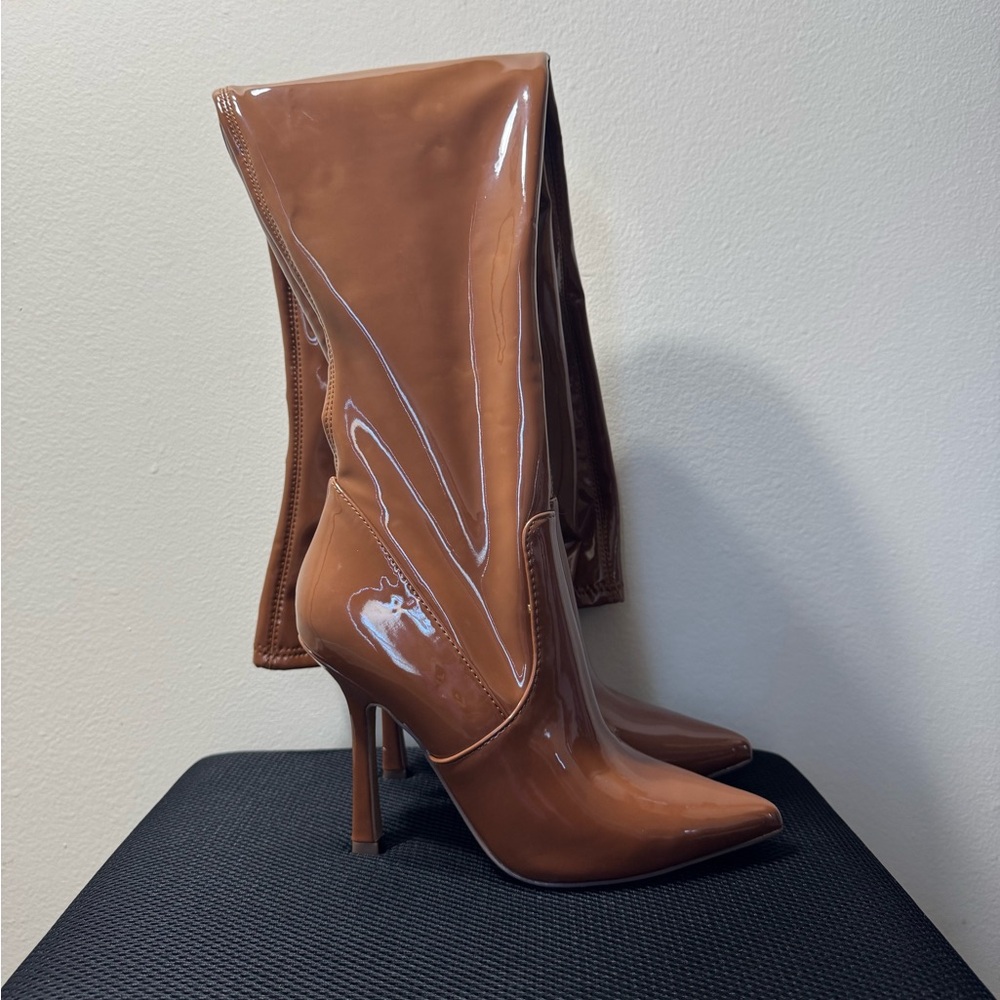 Women’s High Heel Knee Boot in Patent Brown